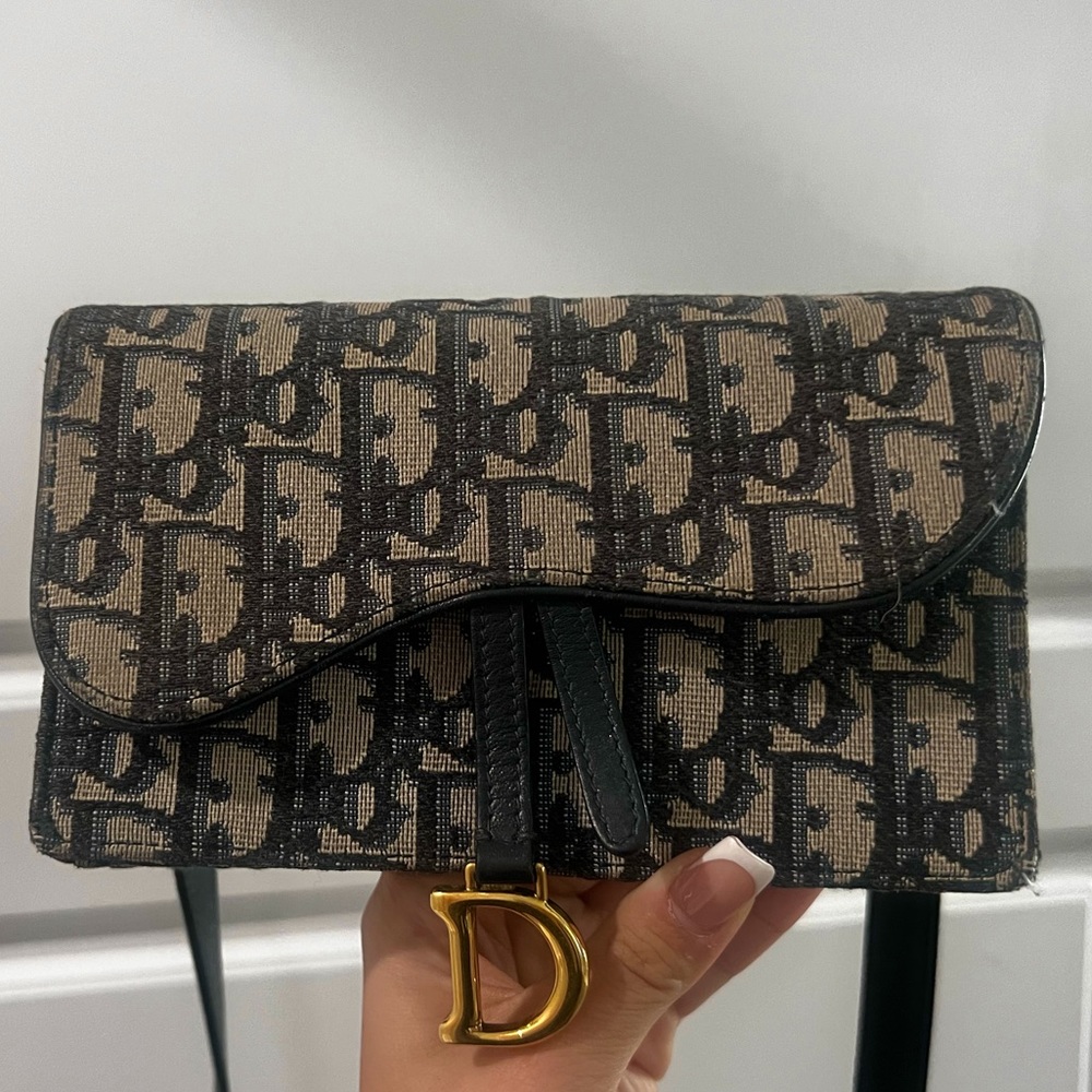 Saddle wallet belt bag